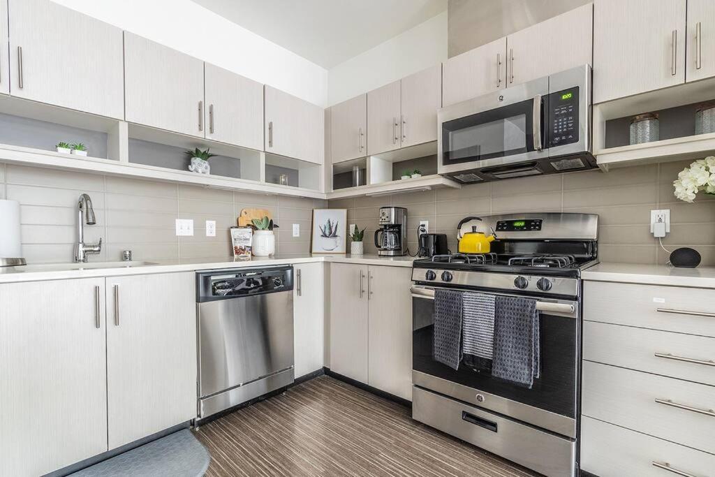 One Bedroom Luxury Apartment Seattle Exterior photo