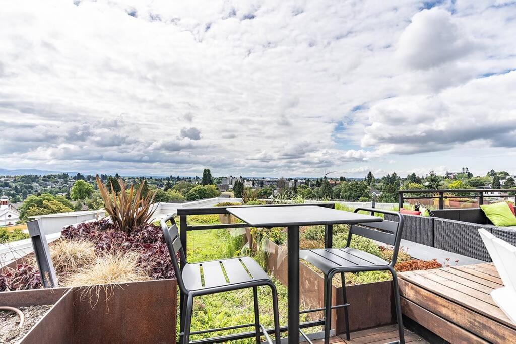 One Bedroom Luxury Apartment Seattle Exterior photo