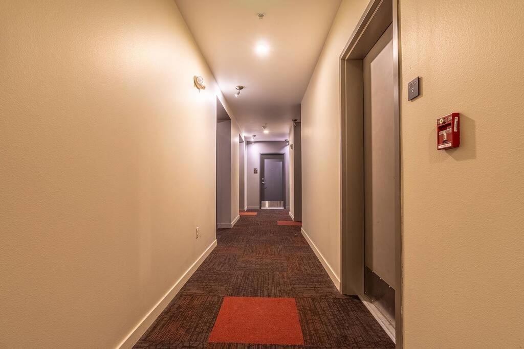 One Bedroom Luxury Apartment Seattle Exterior photo