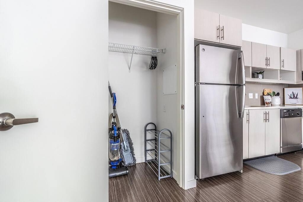 One Bedroom Luxury Apartment Seattle Exterior photo