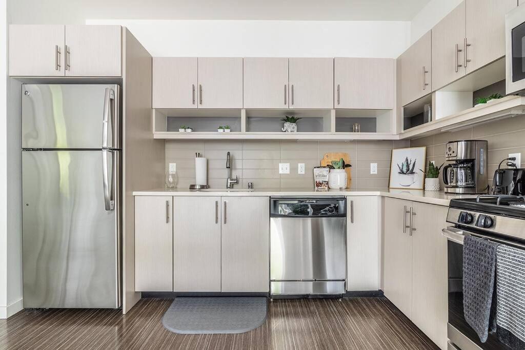 One Bedroom Luxury Apartment Seattle Exterior photo