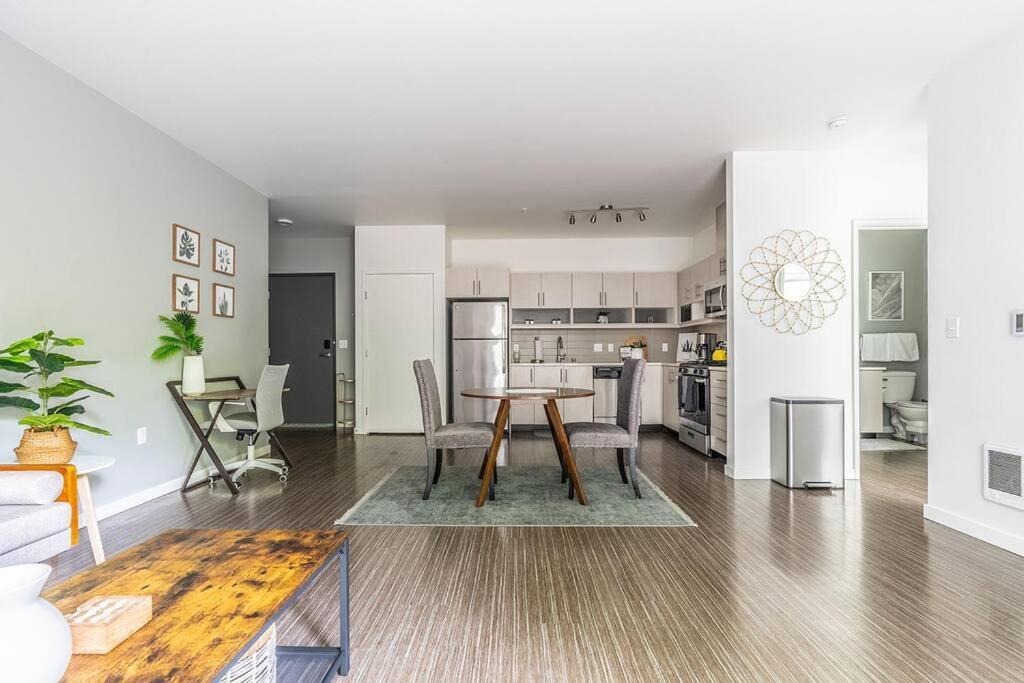One Bedroom Luxury Apartment Seattle Exterior photo
